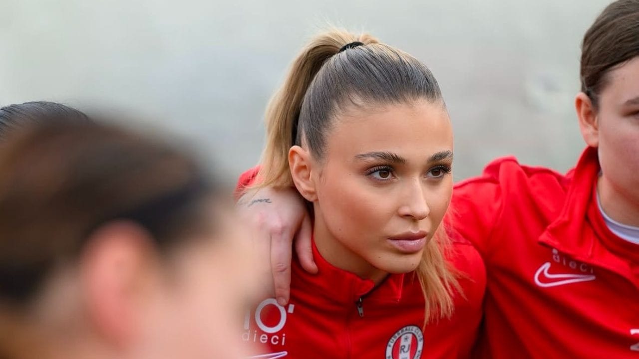 Ex arbitro filma le giocatrici in spogliatoio e sotto la doccia: scandalo nel calcio femminile in Austria