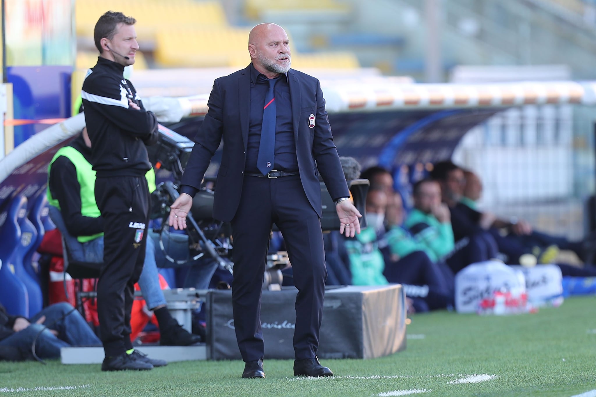 Cosmi sulla panchina del Crotone.