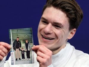 Naumov tira fuori una foto, sono i genitori morti nello schianto aereo: racconta le ultime parole