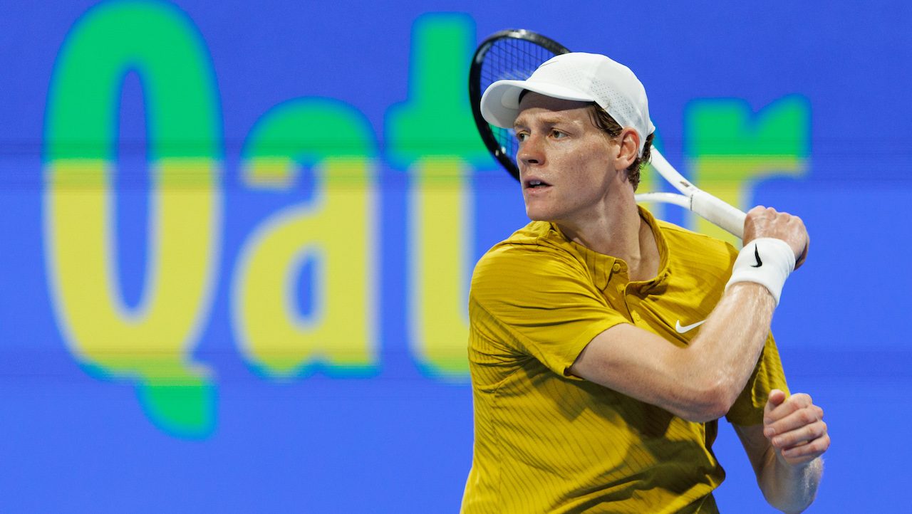 Sinner-Mensik all'ATP Doha 6-7, 6-2, 3-6: Jannik fuori ai quarti di finale