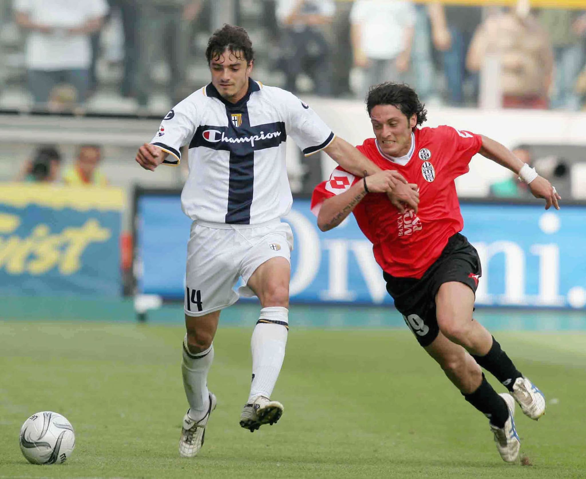 Contini con la maglia del Parma.