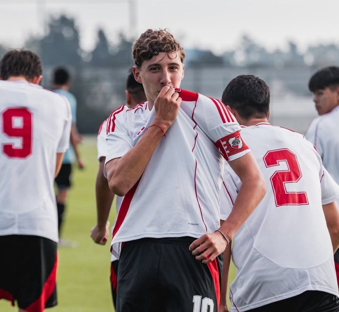 Lucas Scarlato con la maglia del River Plate.