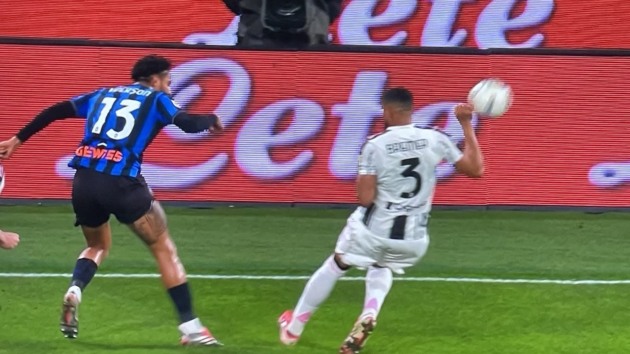 Fabbri annuncia il rigore contro la Juve per il mani di Bremer: la frase di Spalletti smonta tutto