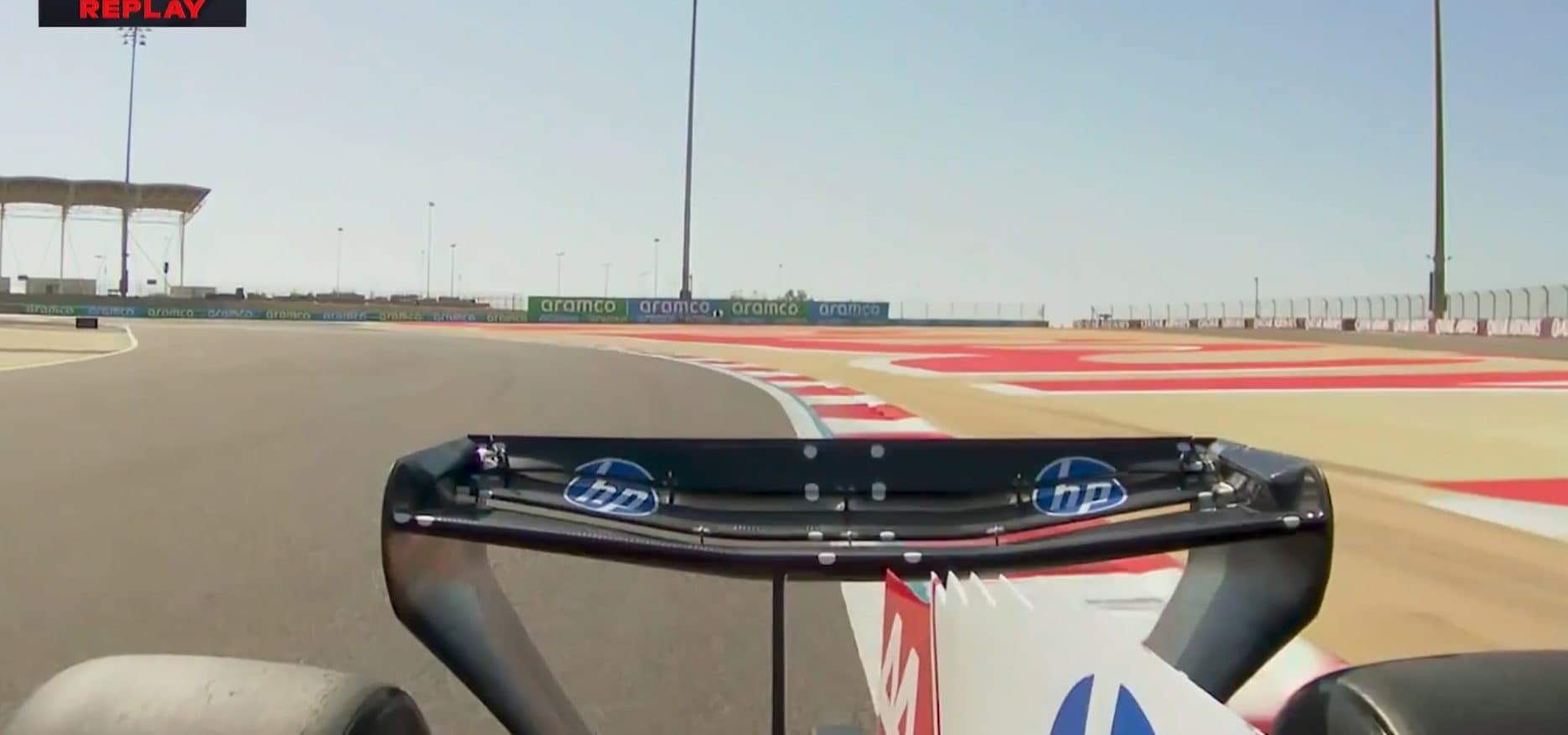 L’ala posteriore della Ferrari che si apre e soprattutto ruota in modo totale, una novità assoluta.