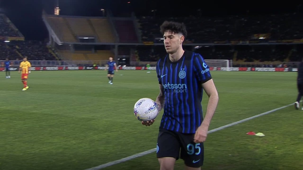 Bastoni sommerso dai fischi a Lecce, la panchina dell'Inter resta incredula: cosa gli ha detto Chivu