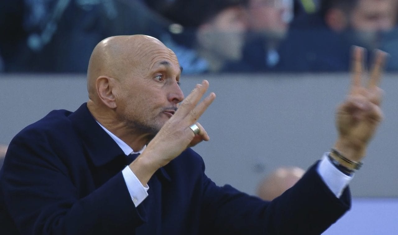 Spalletti indica a Kelly come si deve comportare in campo