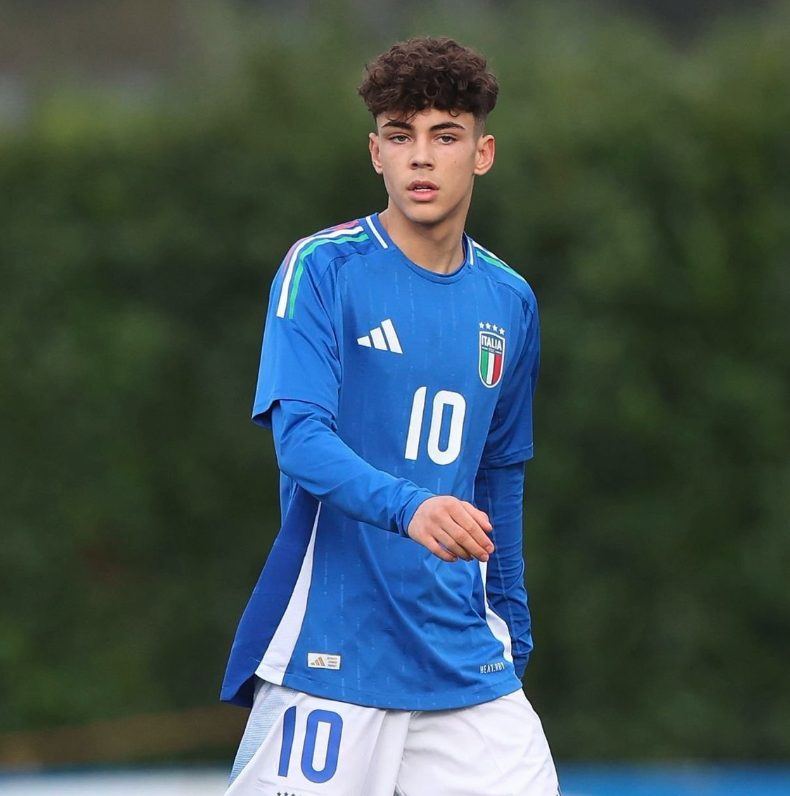 Samuele Inacio è un giovane calciatore classe 2008, nel 2024 è passato dall’Atalanta al Borussia Dortmund.