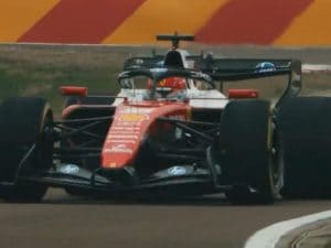 F1, test in Bahrain in diretta: alle 8 piloti in pista, Ferrari con Leclerc e Hamilton