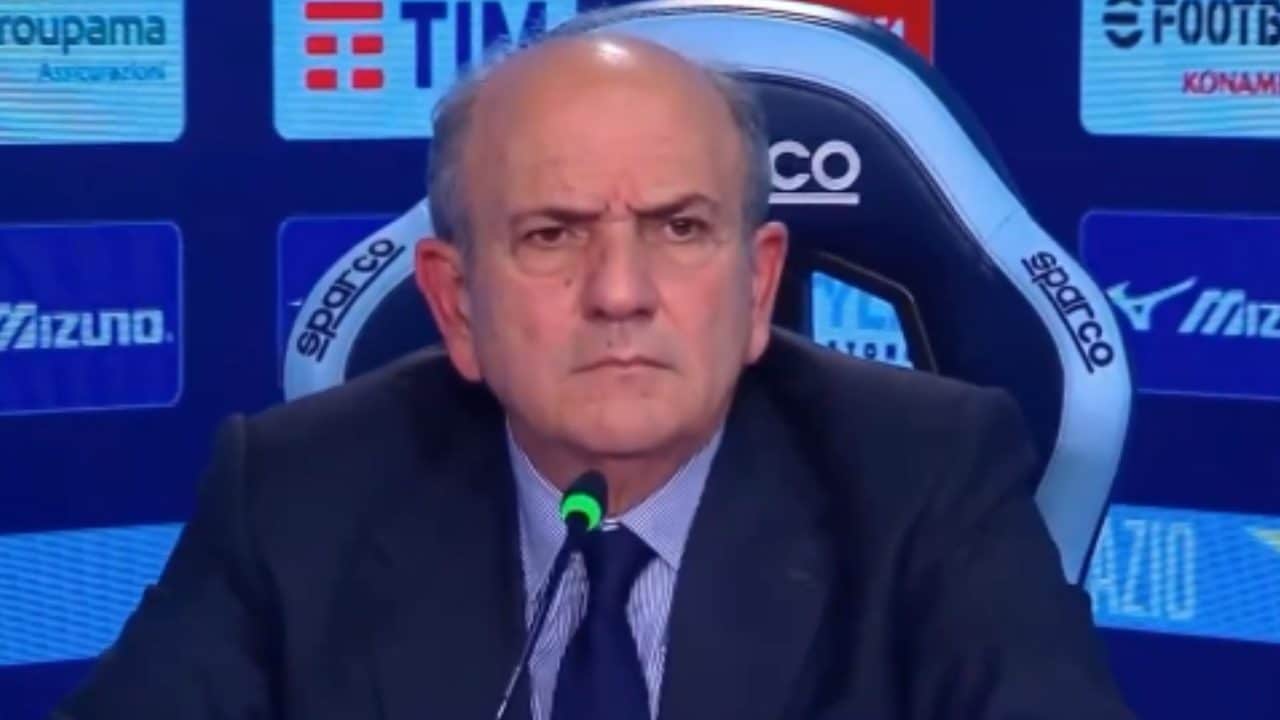 Il Ds della Lazio Fabiani prende male una domanda: "Vai a scuola di giornalismo, aggiornati"