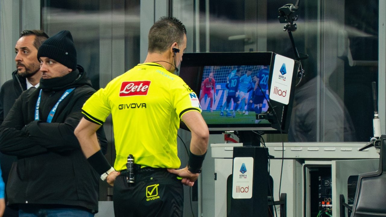 Le scommesse sull'intervento del VAR in Serie A: come funzionano e se sono redditizie
