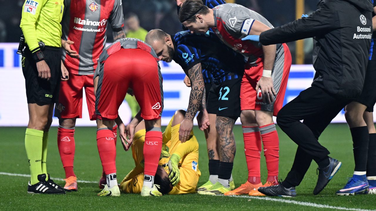 Arriva solo una multa per l'Inter per il petardo ad Audero: perché la Curva e il Meazza sono salvi