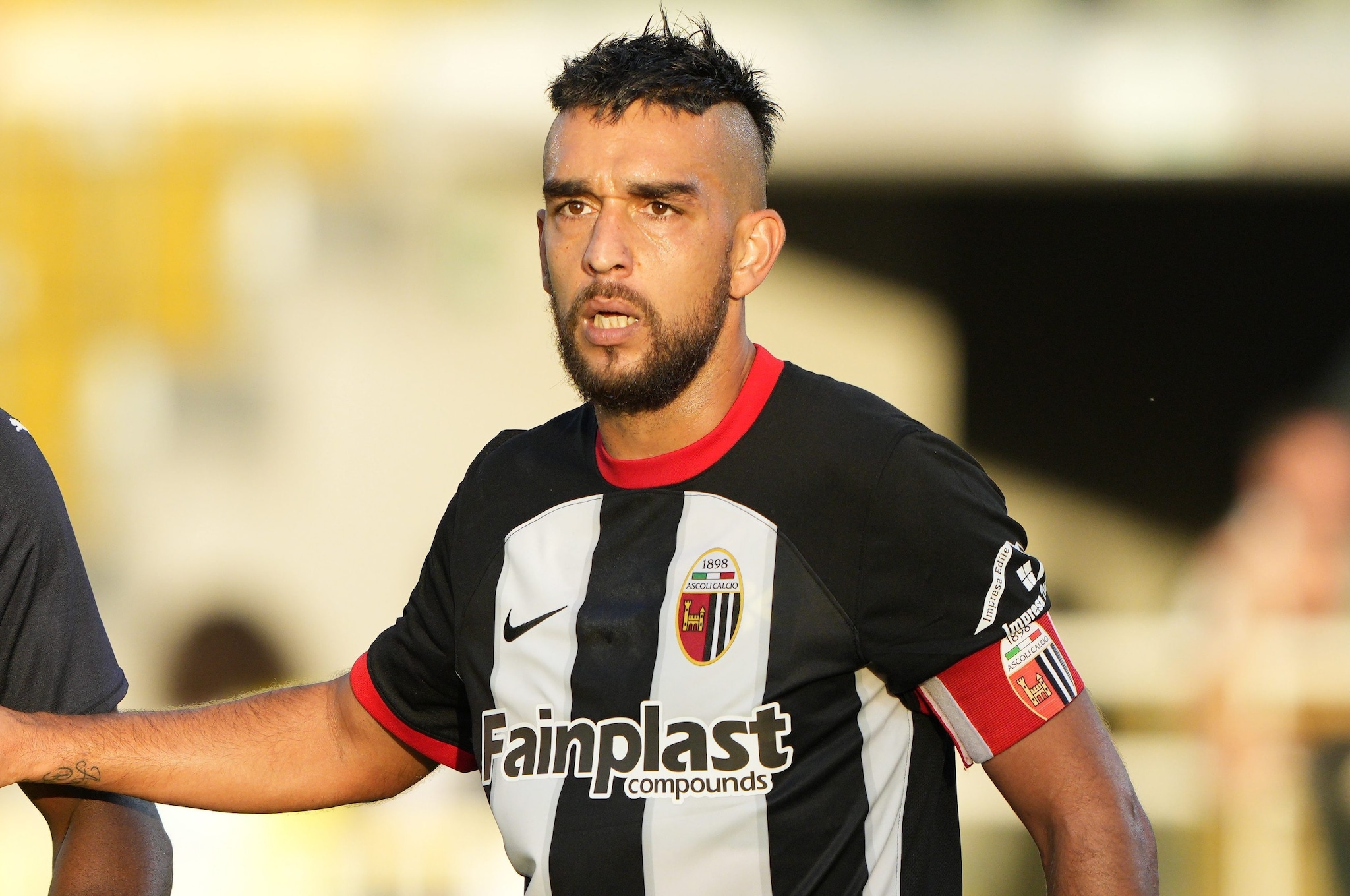 Bellusci nel 2023 con la fascia di capitano dell’Ascoli, dove tutto aveva avuto inizio