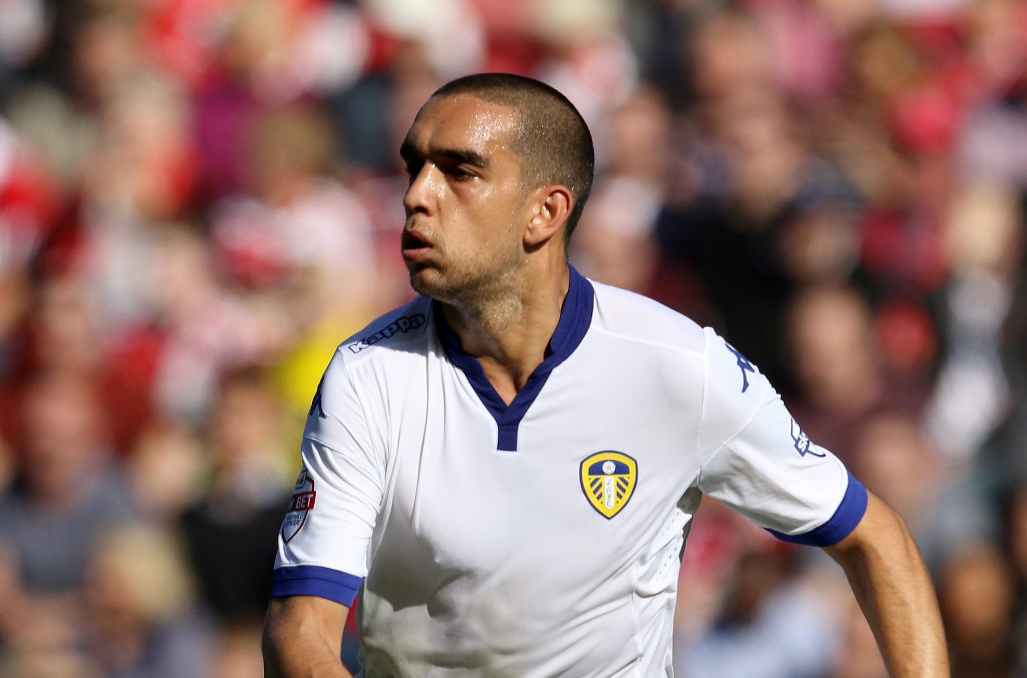 Il difensore ha giocato anche in Inghilterra, nel Leeds