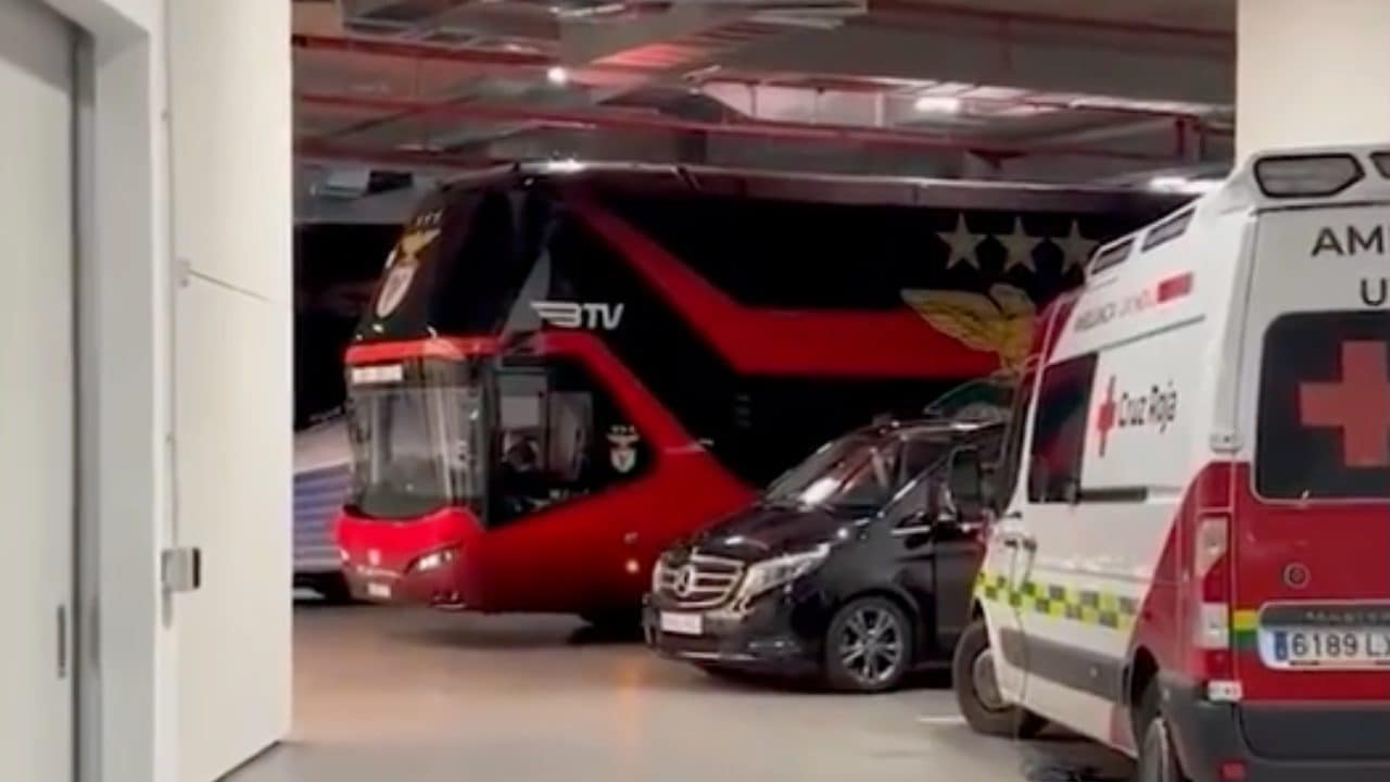 Mourinho nei garage del Bernabeu per seguire il Benfica da un tablet: ha snobbato il Real Madrid