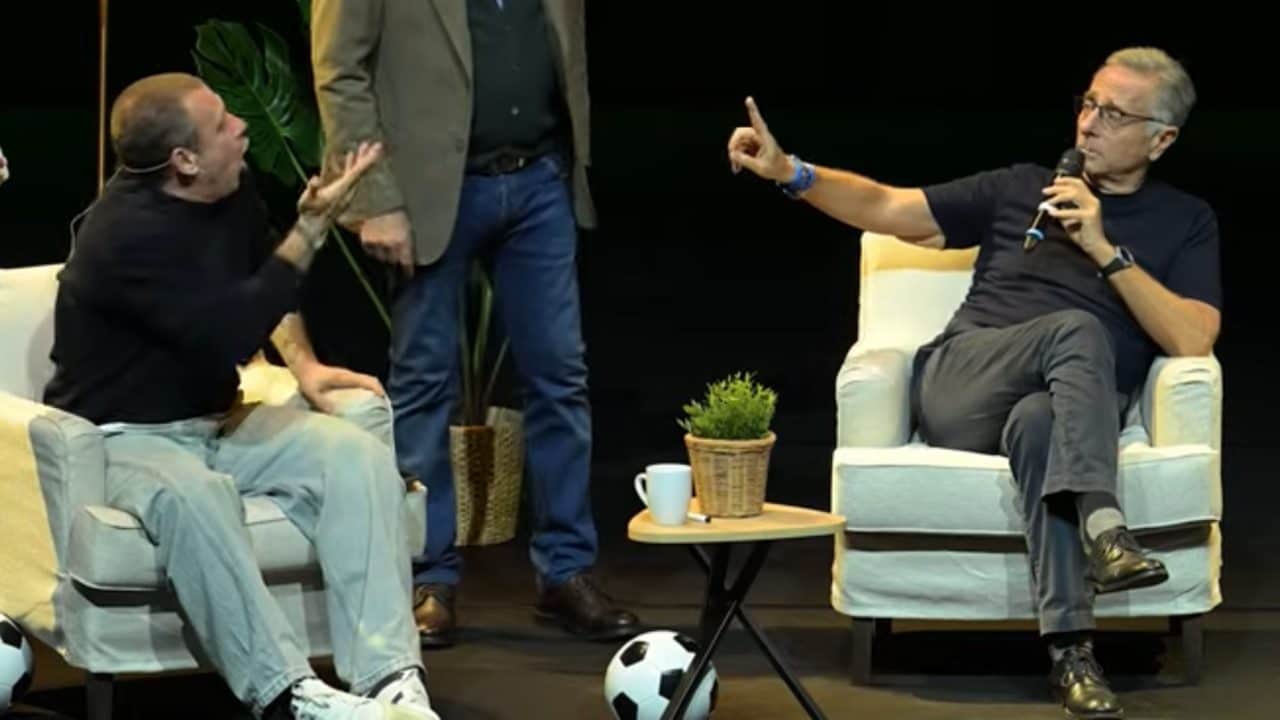 Paolo Bonolis racconta a Cassano la rissa con Gianni Morandi: "Stai scherzando? È una roba vera?"