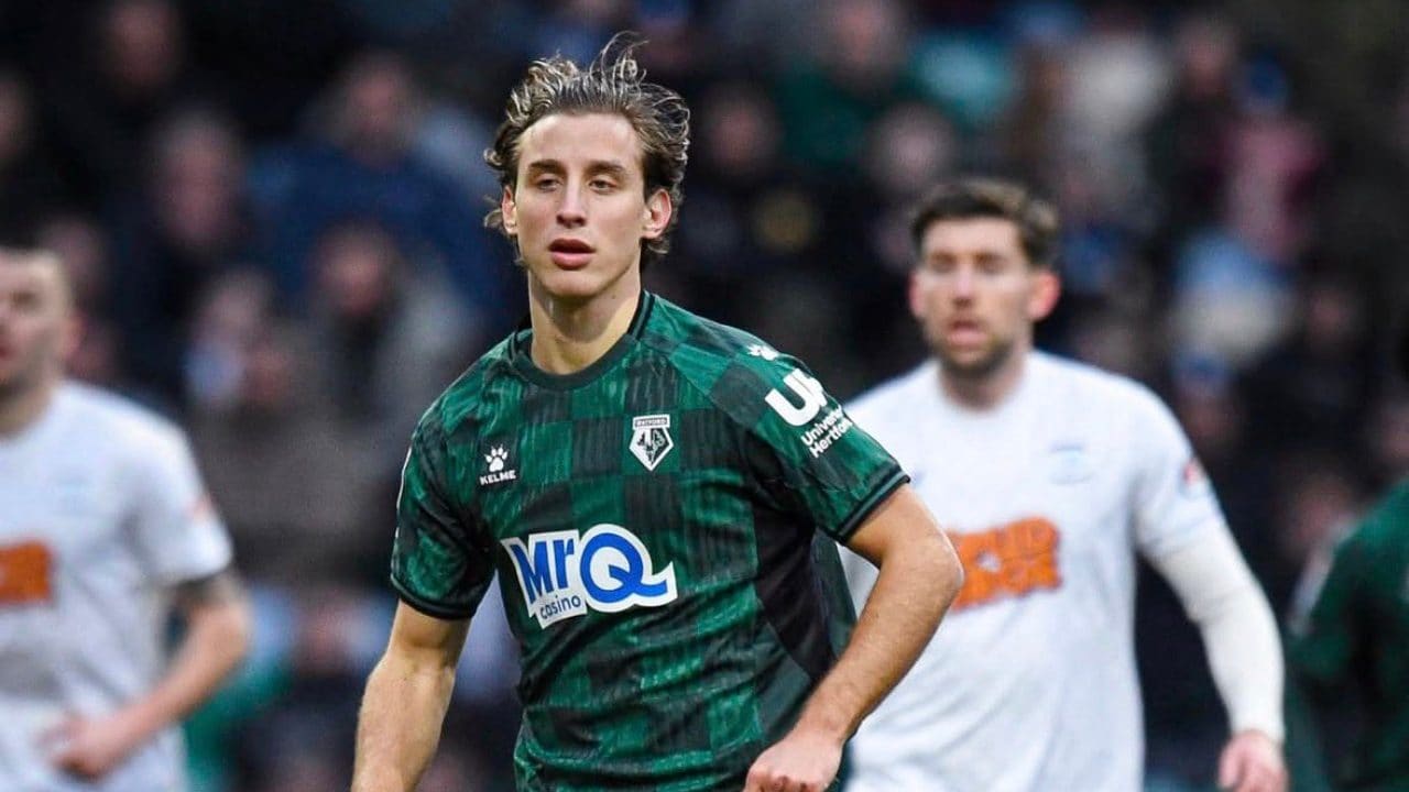 Bove torna in campo 14 mesi dopo il malore: il debutto col Watford e l'abbraccio con la famiglia