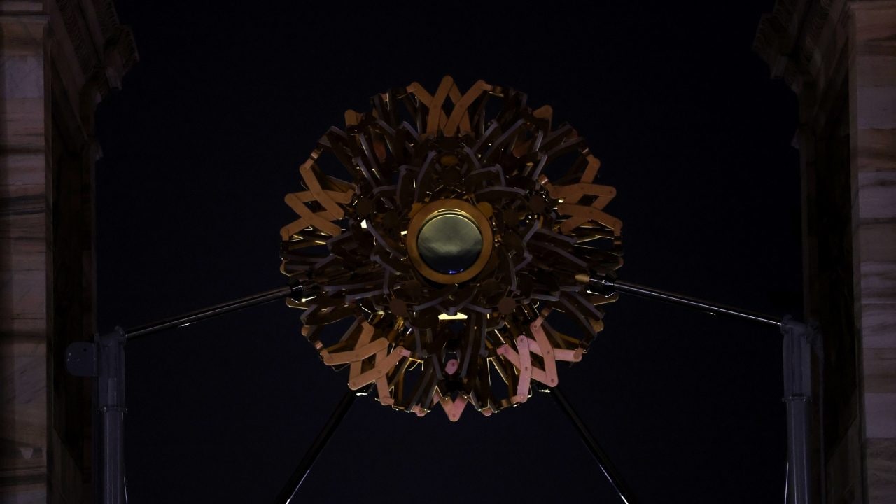 Olimpiadi, la Cerimonia di chiusura all’Arena di Verona: spenti ufficialmente i bracieri a Milano e Cortina