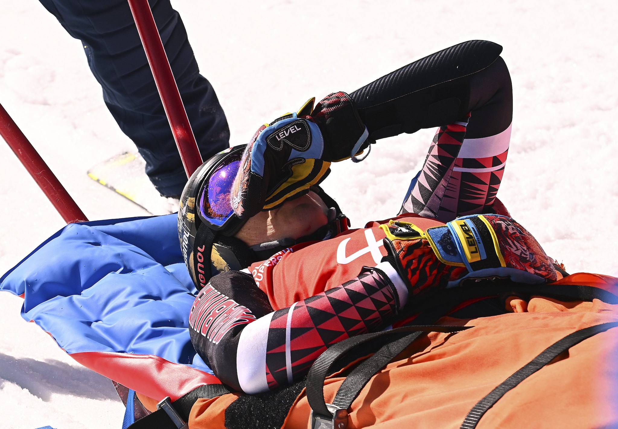 Federica Brignone trasportata fuori pista in barella lo scorso 3 aprile