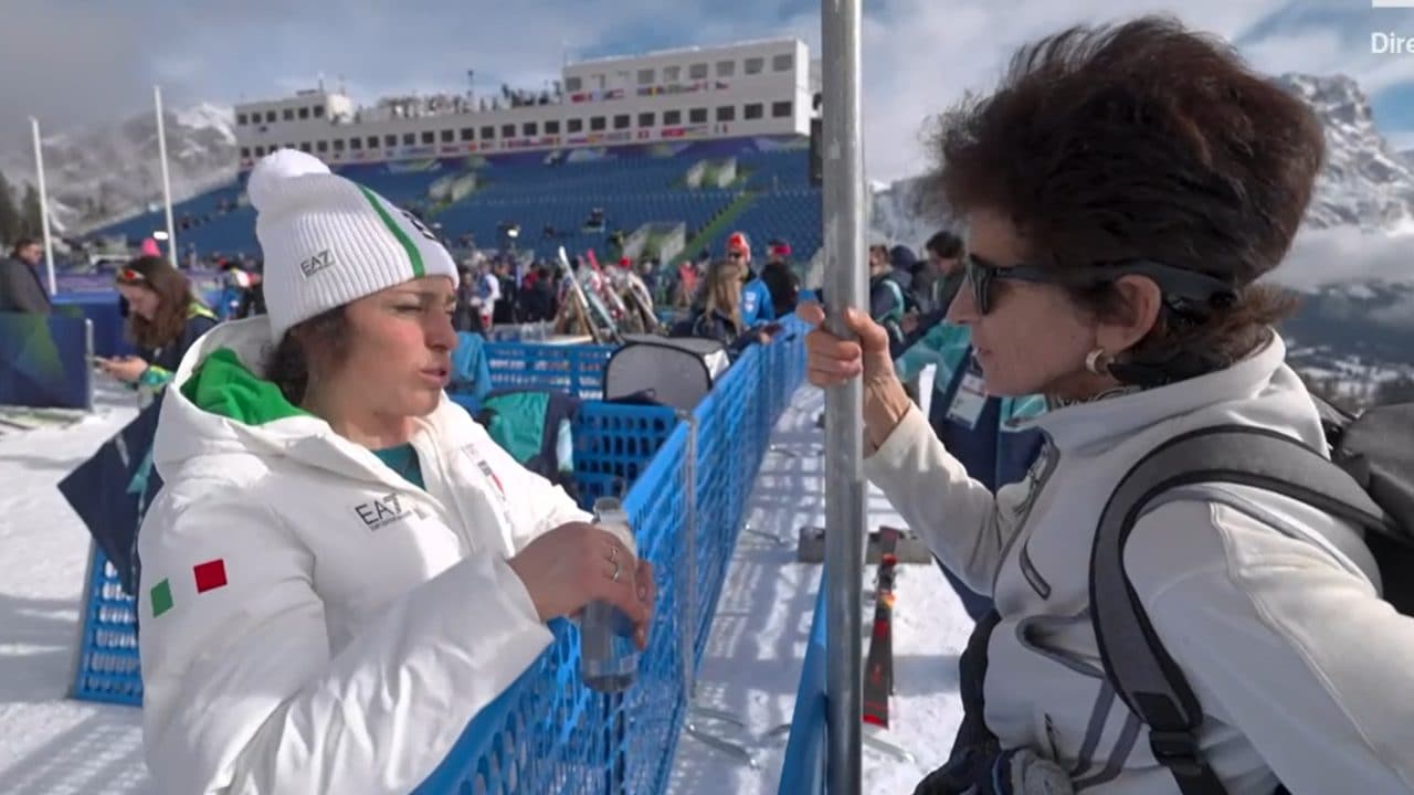 Federica Brignone insieme alla mamma subito dopo la discesa sulle Tofane