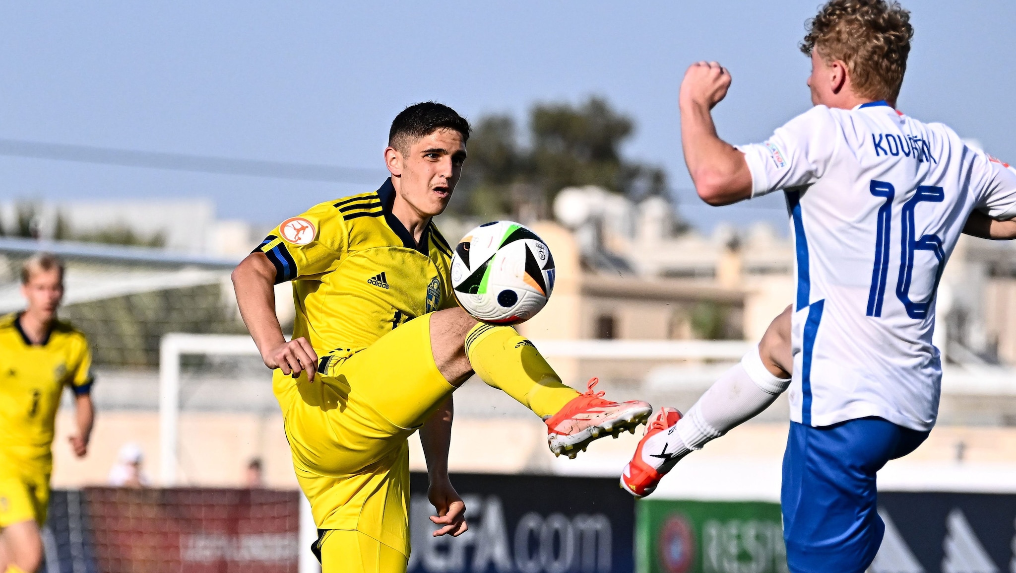 Chi è Adrian Lahdo, il talento neomaggiorenne dell'Hammarby che il Como ha pagato a peso d'oro