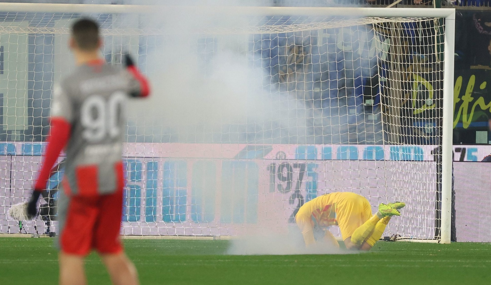 Cosa rischia l'Inter per il petardo che ha sfiorato Audero: non solo una multa pesante