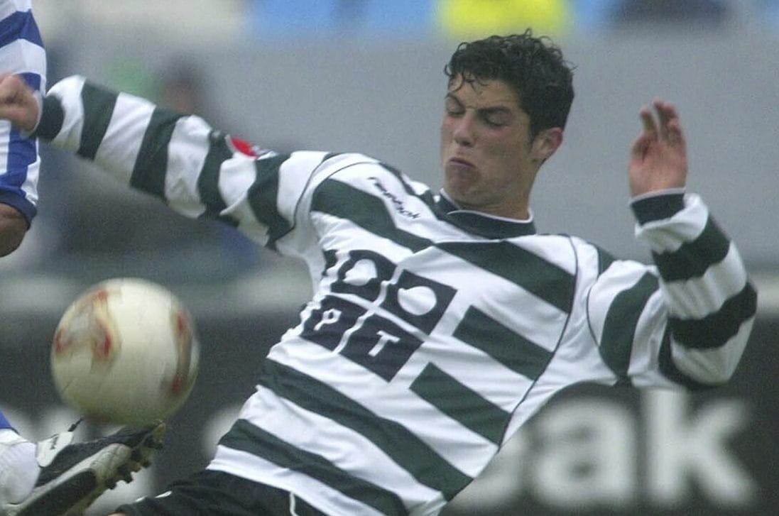 Cristiano Ronaldo nel 2003 con la maglia dello Sporting: aveva 18 anni