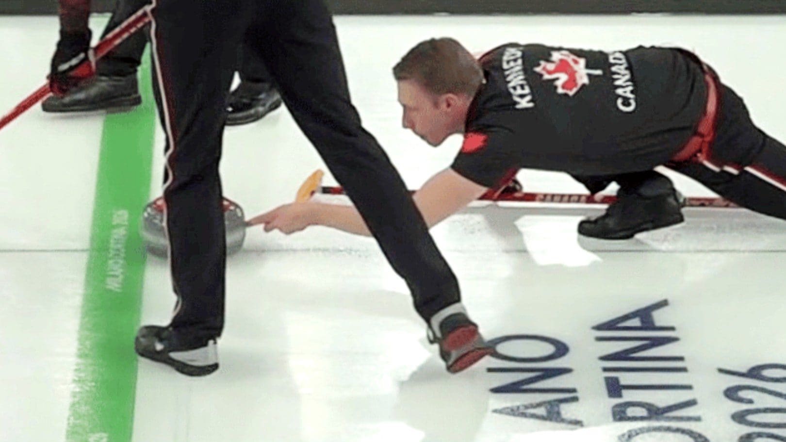 Perché il curling è diventato il vero scandalo delle Olimpiadi dopo aver scoperto i furbetti