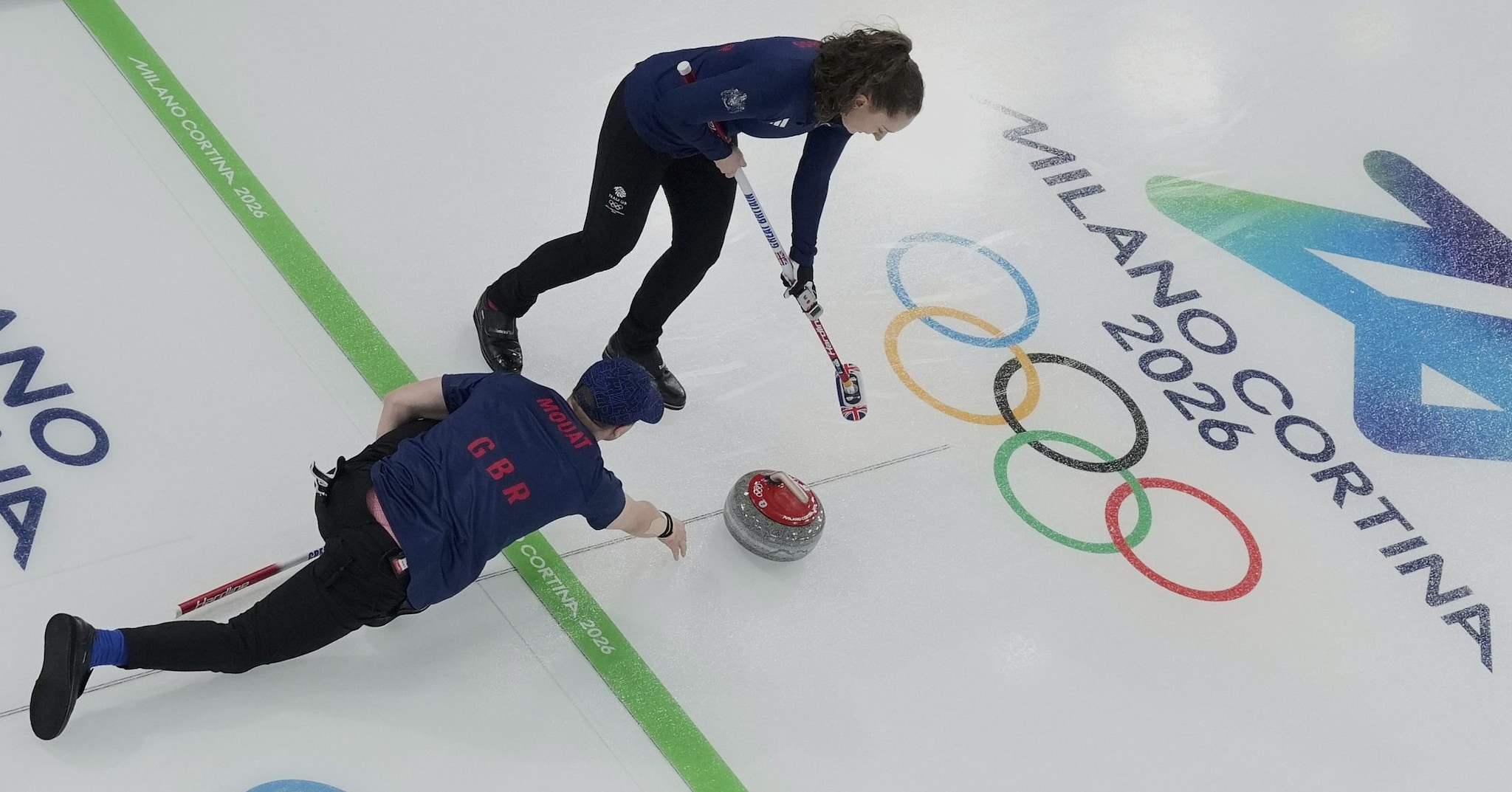 Come funziona il curling e a cosa serve la scopa: le regole dello sport alle Olimpiadi invernali
