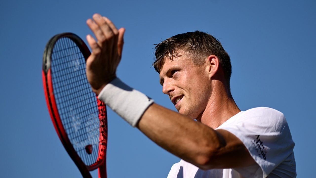 Paura per Lajovic, il tennista in ospedale dopo Cile-Serbia: sbatte contro una vetrata negli spogliatoi