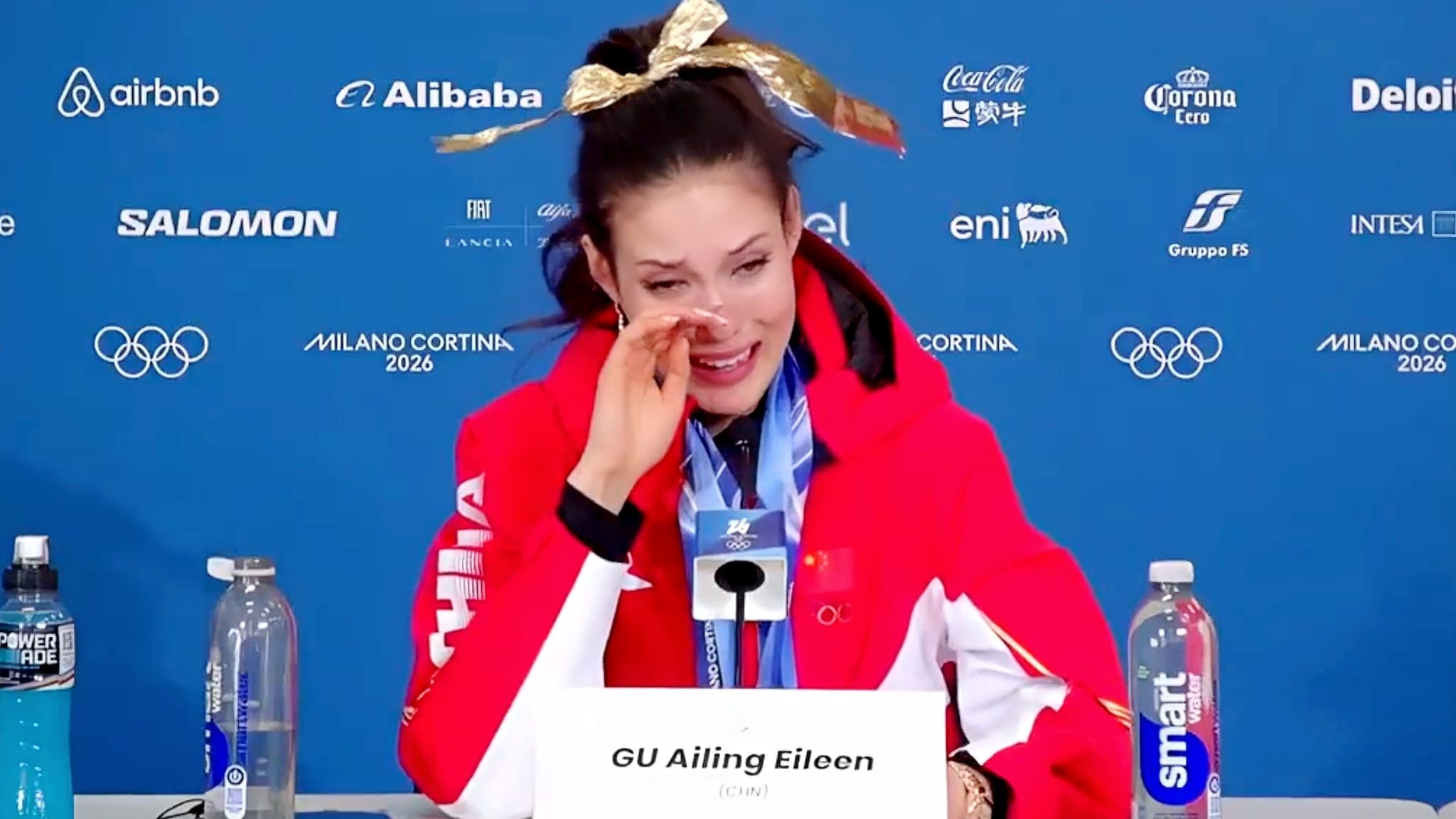 Eileen Gu dopo l'oro alle Olimpiadi: "Scusate il ritardo. Ho appena scoperto che mia nonna è morta"