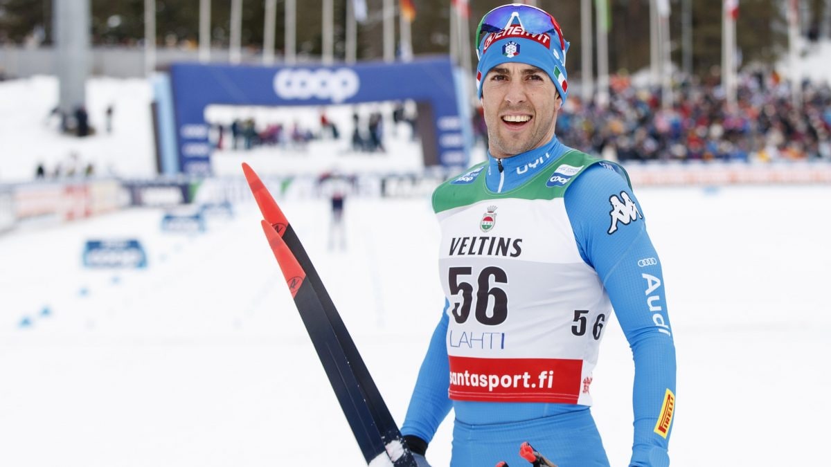 Federico Pellegrino, portabandiera azzurro, impegnato nella sprint tecnica di biathlon