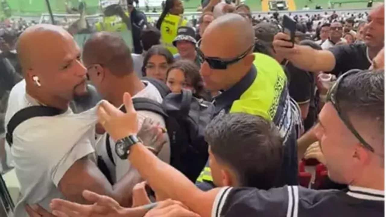 Felipe Melo aggredito dai tifosi del Corinthians sugli spalti: la tensione è altissima