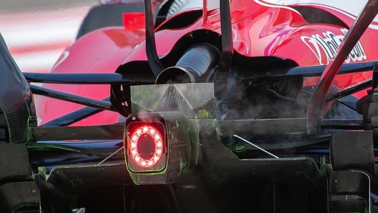 Mossa a sorpresa della Ferrari negli ultimi test prima del mondiale F1: sulla SF-26 c'è un'aletta mai vista