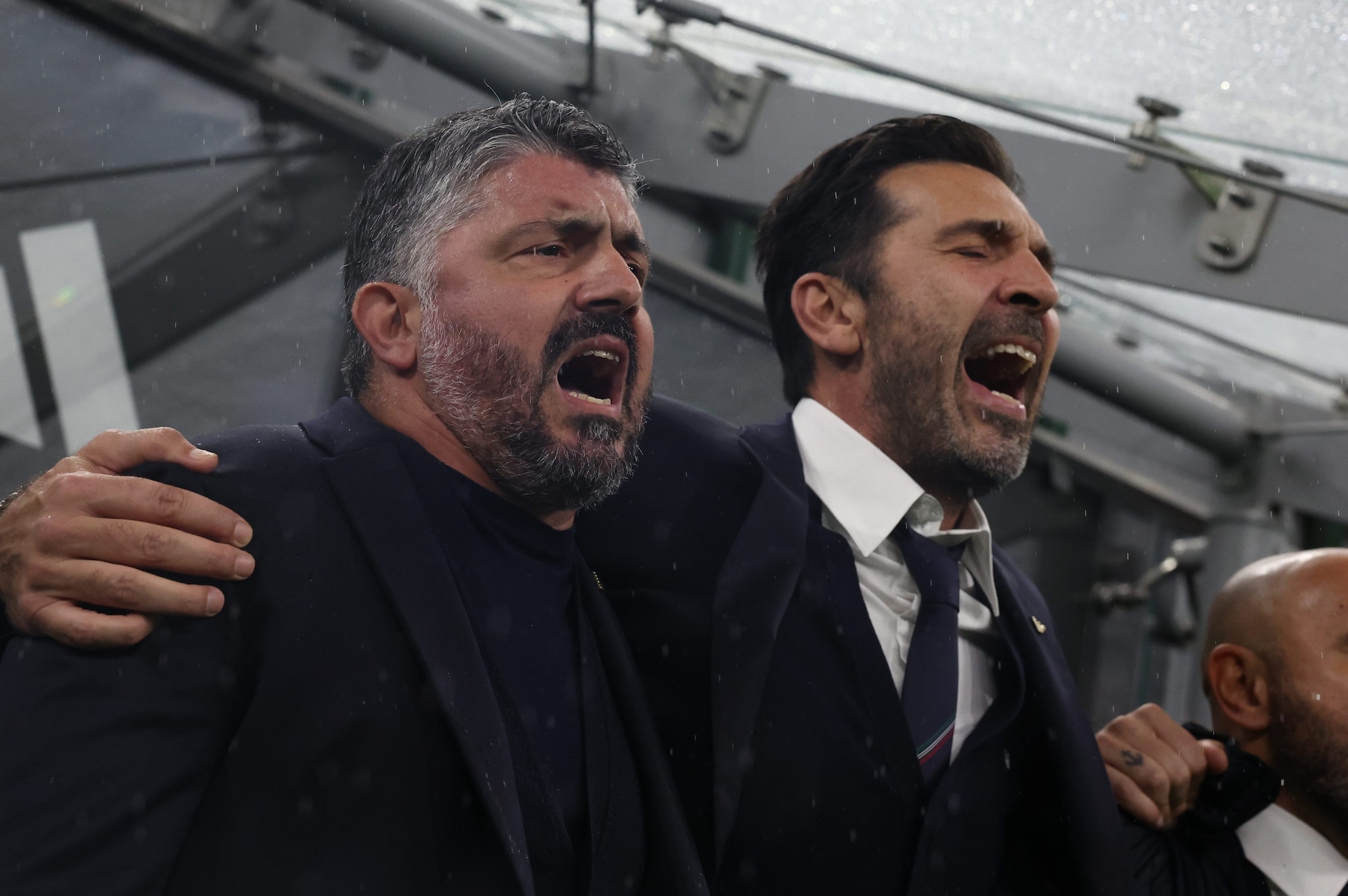 Gattuso e Buffon durante l’inno nazionale: l’Italia dovrà passare per i playoff per giocare i Mondiali