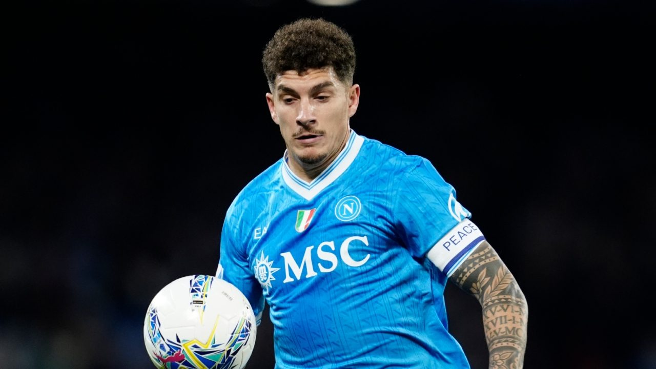 Di Lorenzo decide di operarsi "di comune accordo col Napoli", ma non per l'infortunio al ginocchio