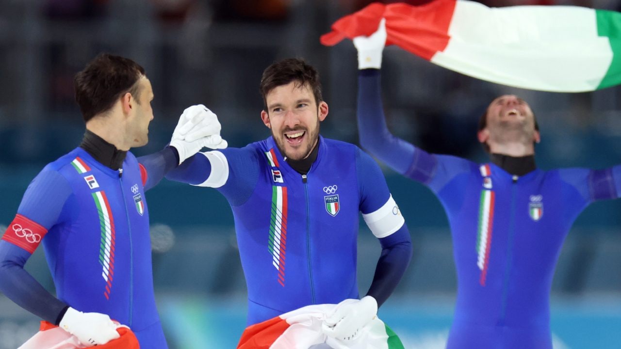 L'Italia è d'oro nell'inseguimento a squadre maschile di pattinaggio! Milano Cortina sempre più azzurra