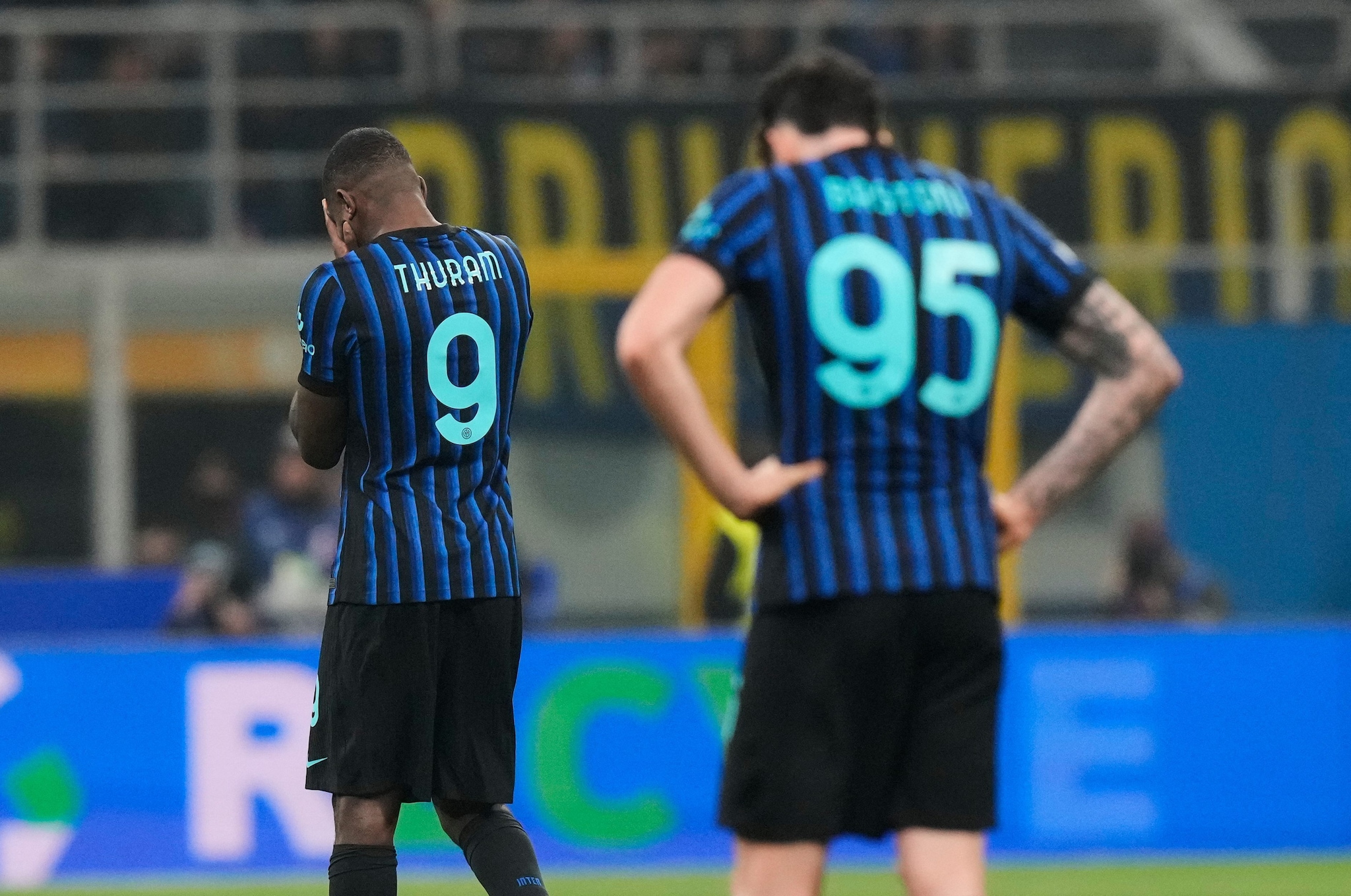 Thuram e Bastoni a capo chino per la disfatta nerazzurra