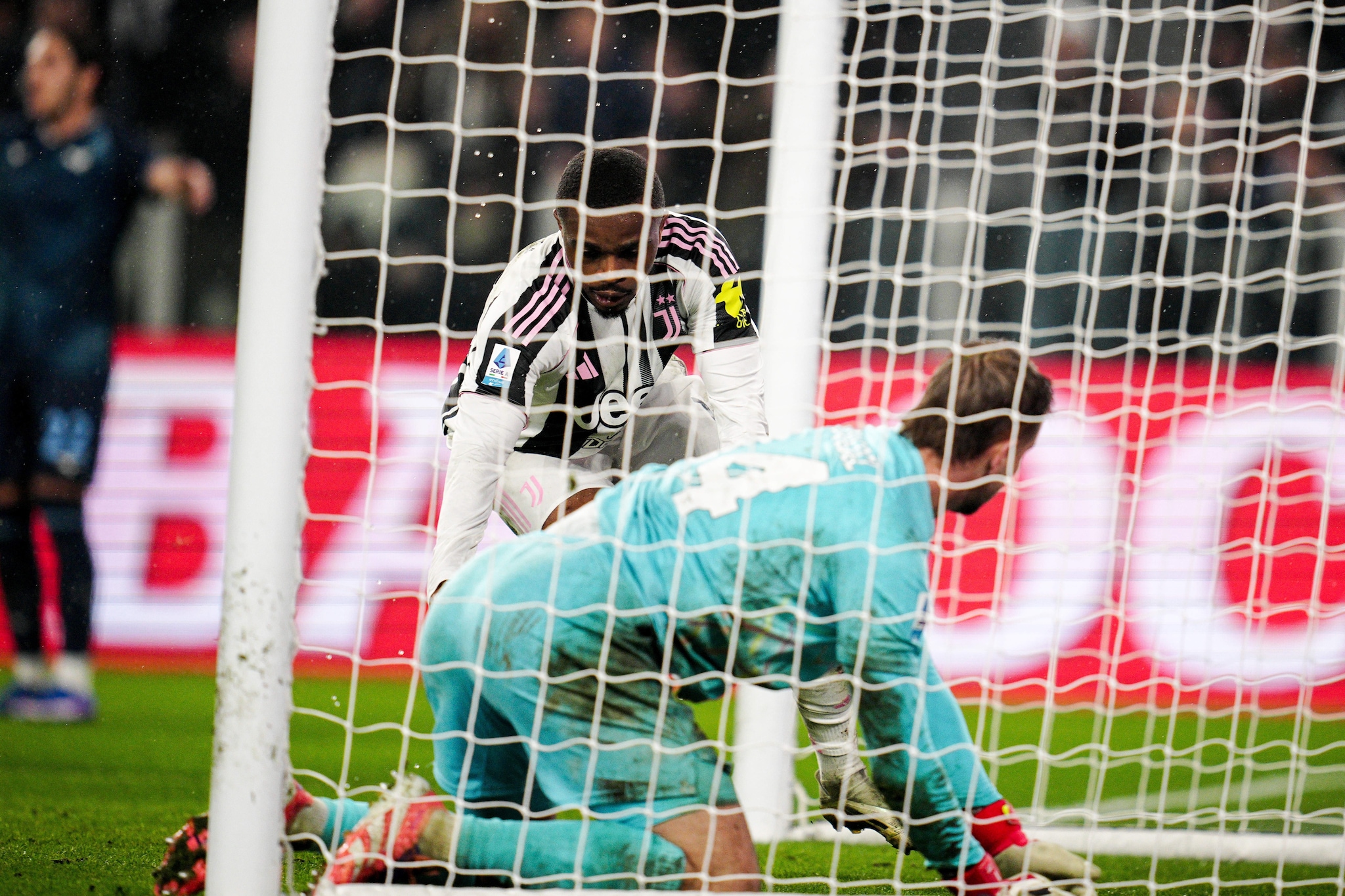 Kalulu nel recupero evita la sconfitta alla Juve, Pedro e Isaksen illudono la Lazio: allo Stadium finisce 2-2