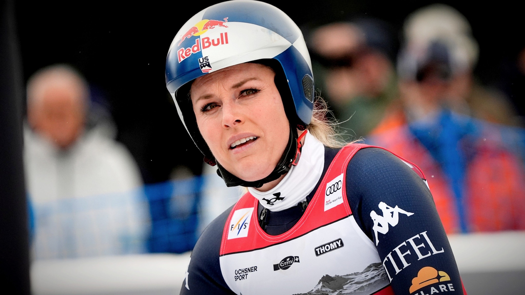 Lindsey Vonn si è rotta il crociato e dopo tre giorni è tornata sugli sci: "Alle Olimpiadi ci sarò"