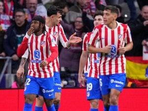 Lookman trascina l’Atletico e umilia il Barcellona di Yamal: poker in semifinale di Copa del Rey