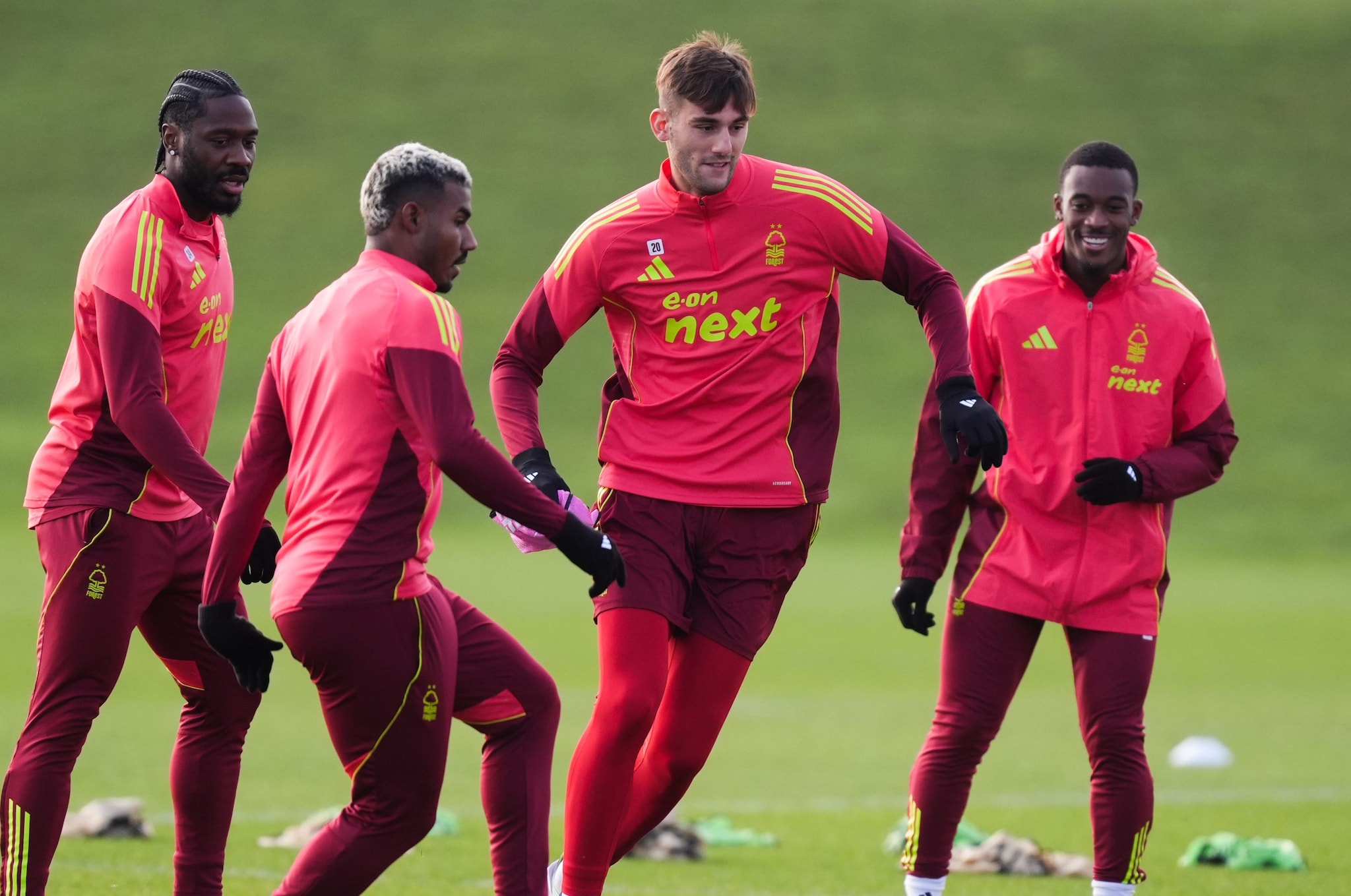 Lorenzo Lucca in allenamento col Nottingham Forest