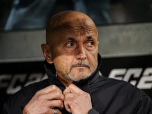Spalletti: “In campo l’unico non professionista era l’arbitro, va cambiato”. Poi l’abbraccio alla giornalista