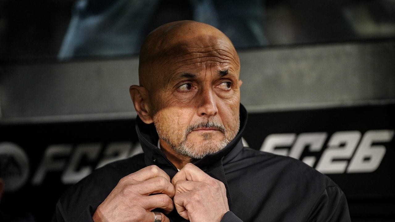 Spalletti: "In campo l'unico non professionista era l'arbitro, va cambiato". Poi l'abbraccio alla giornalista