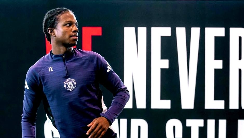 Il Manchester United "umilia" Tyrell Malacia: prima lo cede al Besiktas poi lo fa scendere dall'aereo