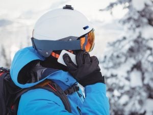 Migliori caschi da sci: 10 modelli con e senza visiera per la stagione sciistica 2026