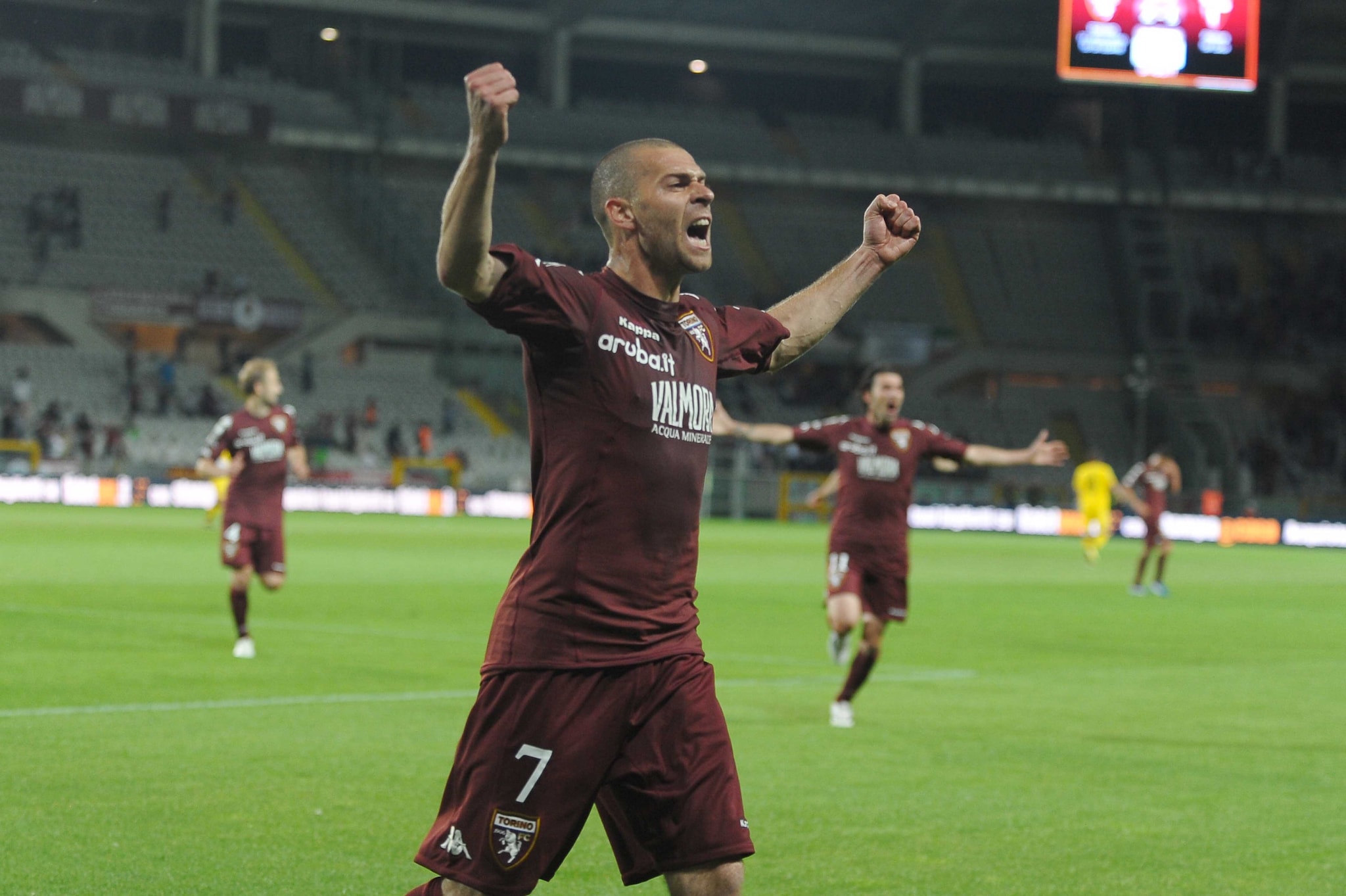 Antenucci esulta con la maglia del Torino.