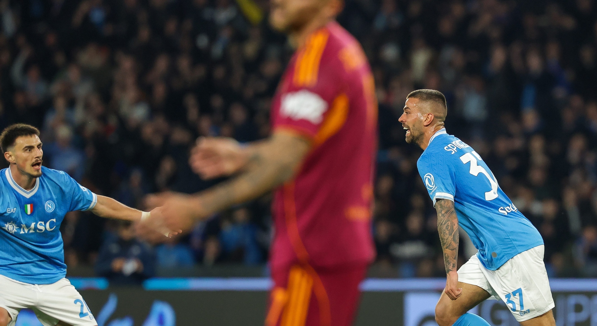 Il Napoli riacciuffa la Roma due volte, punto che vale oro per la zona Champions