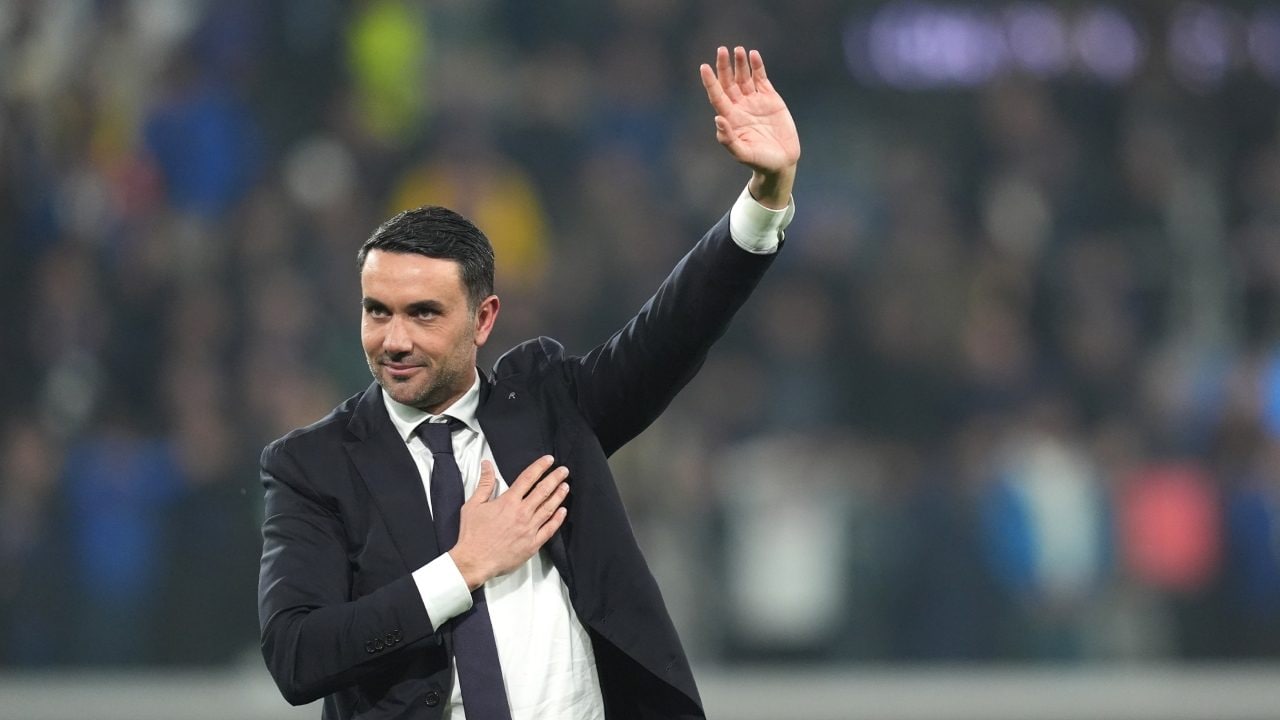 Raffaele Palladino ringrazia i tifosi dopo la rimonta contro il Borussia Dortmund.