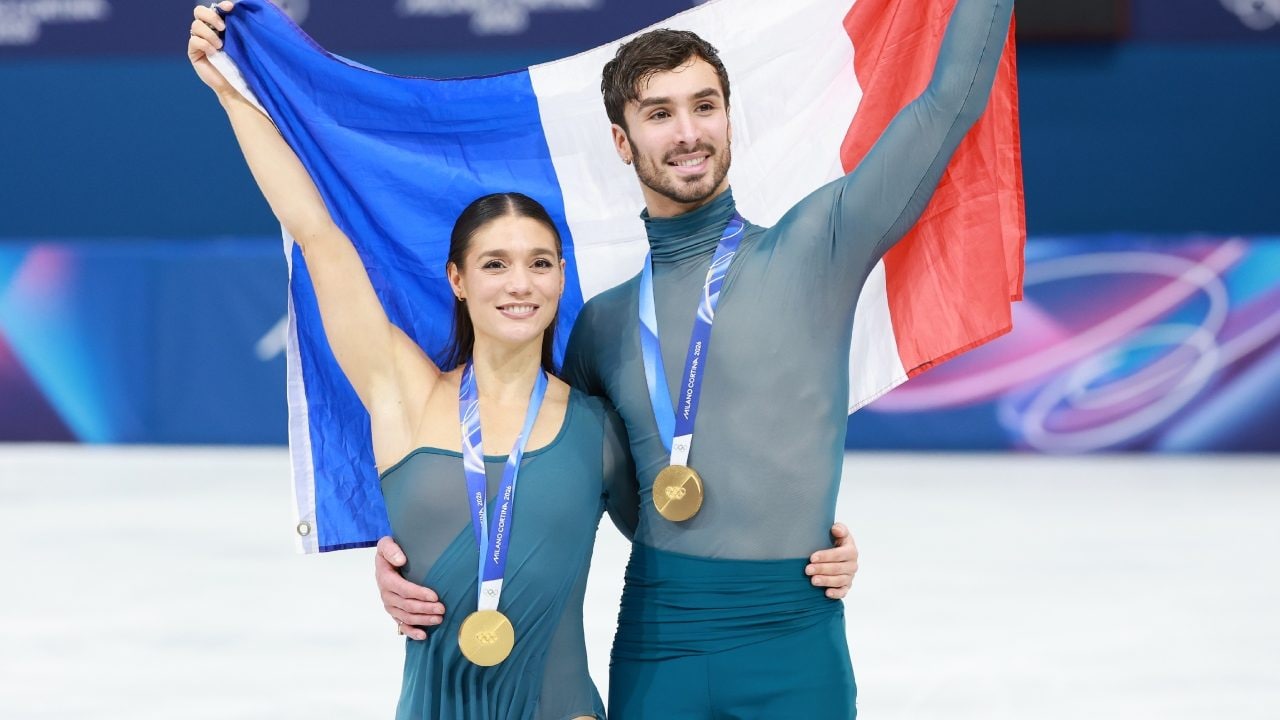 Polemiche per l'oro alla Francia nel pattinaggio artistico alle Olimpiadi: dubbi sui voti del giudice