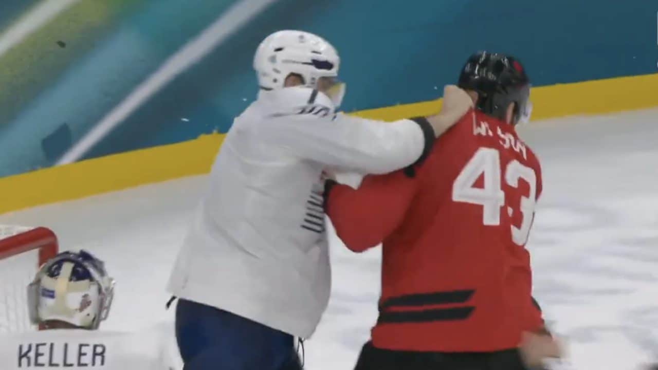 Scoppia una rissa durante la partita di hockey tra Canada e Francia: caos alle Olimpiadi Invernali